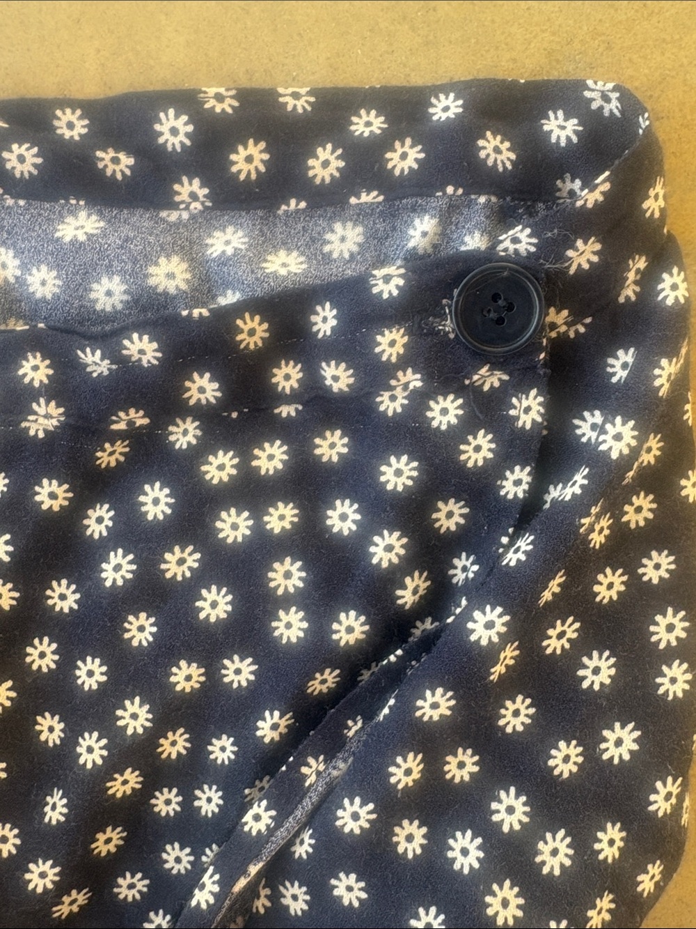 Reformation Betty wrap skirt- Size 8 - Picture 5 of 6